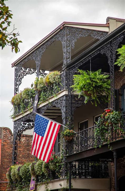 How to Hang a Flag on a Balcony: 4 Different Ways